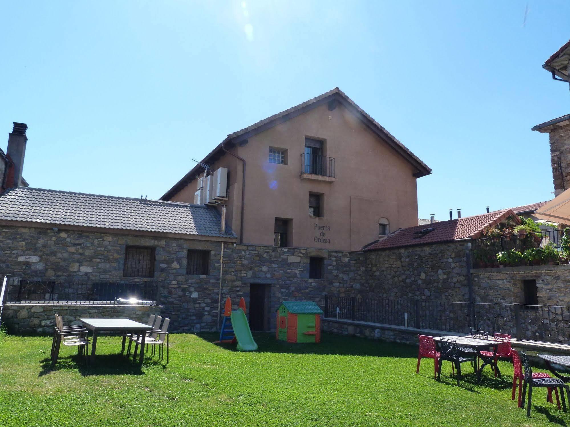 Apartamentos Puerta De Ordesa لاسبونا المظهر الخارجي الصورة