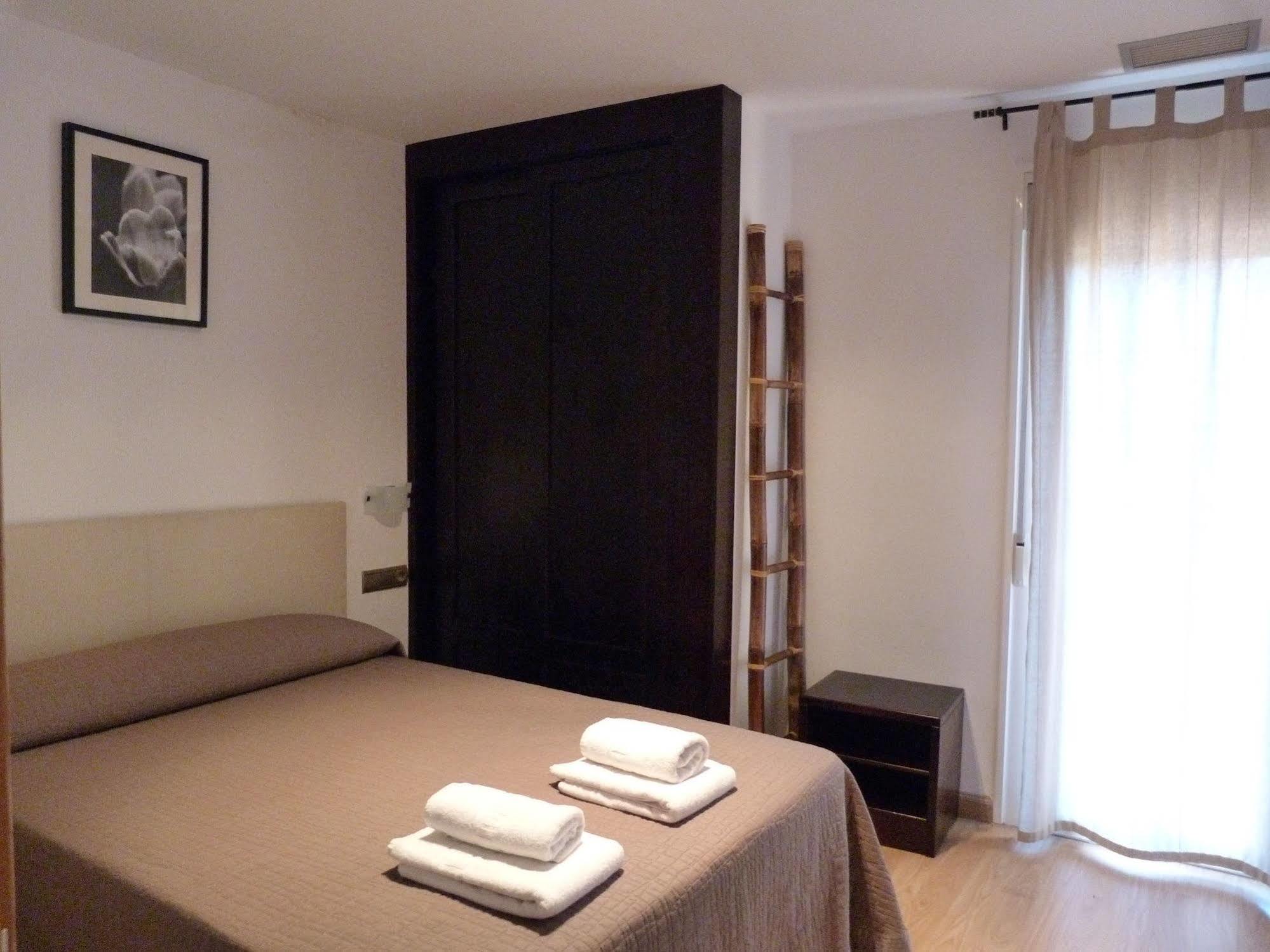 Apartamentos Puerta De Ordesa لاسبونا المظهر الخارجي الصورة